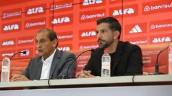 Ramón Díaz e Emiliano Díaz concederam entrevista coletiva juntos na apresentação,