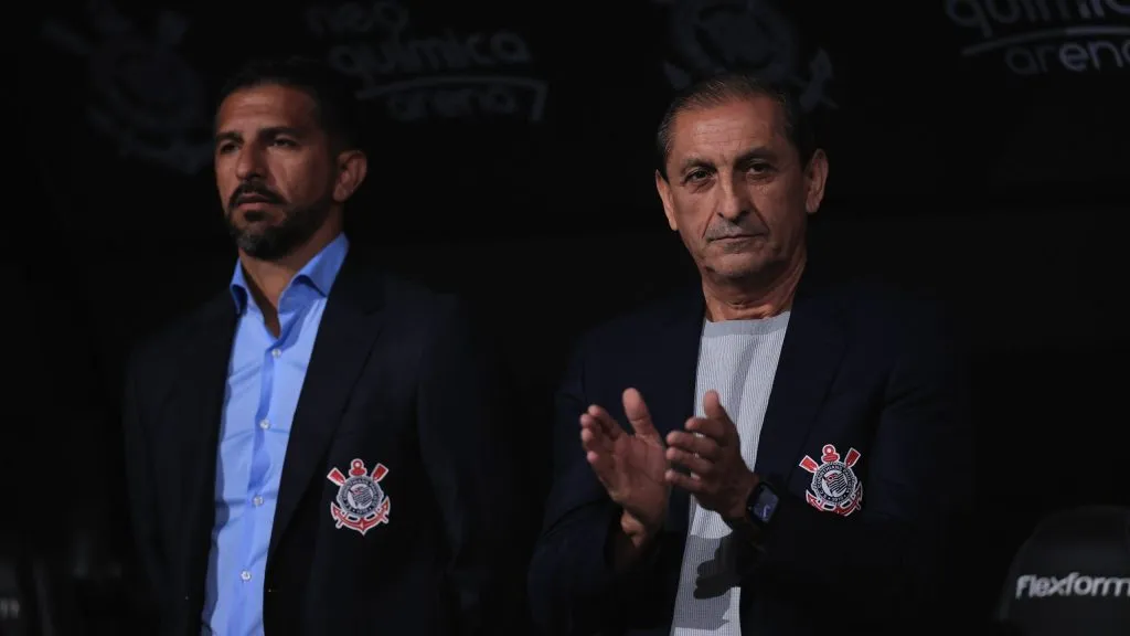 Ramon Díaz e Emiliano no Brasil Foto: Ettore Chiereguini/AGIF