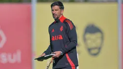 Emiliano Díaz, em seu primeiro treino no CT Parque Gigante (Ricardo Duarte/Internacional)