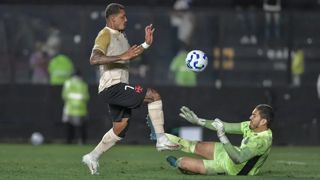 David conta com o apoio da torcida diante do Cruzeiro – Foto: Thiago Ribeiro/AGIF