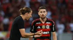 — Jorginho sendo orientado por Filipe Luís no Maracanã