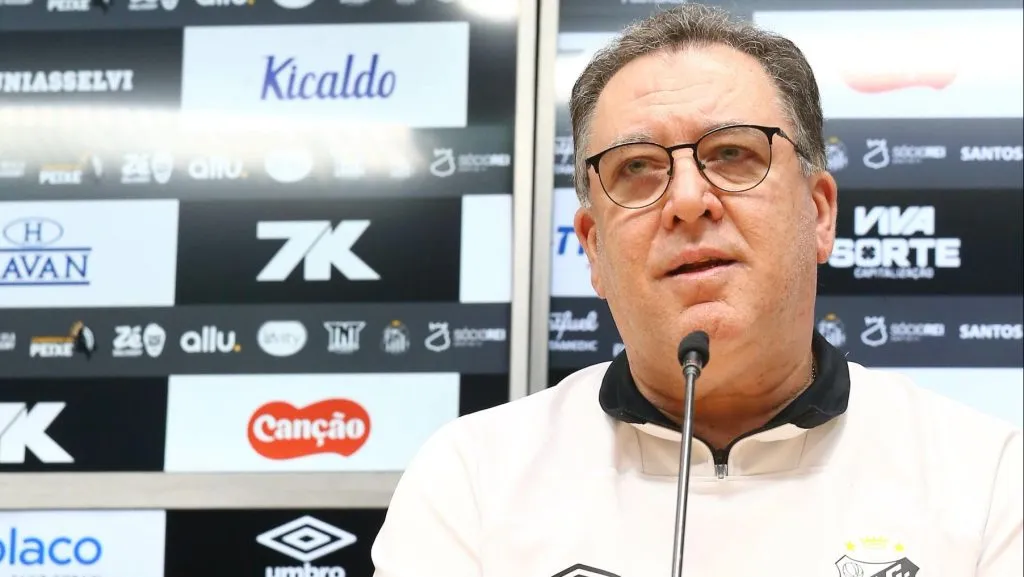 O presidente Marcelo Teixeira durante coletiva oficial em coletiva de imprensa realizada no Vila Belmiro. Foto: Mauricio De Souza/AGIF