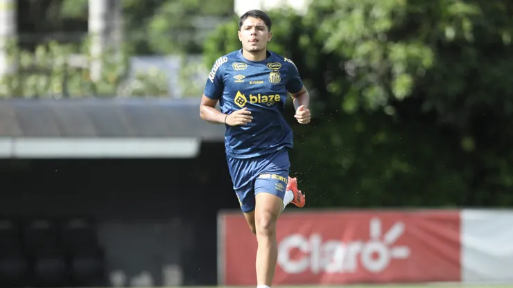 Luca Meirelles jogador do Santos durante treino no Centro de Treinamento CT Rei Pele. Foto: Reinaldo Campos/AGIF