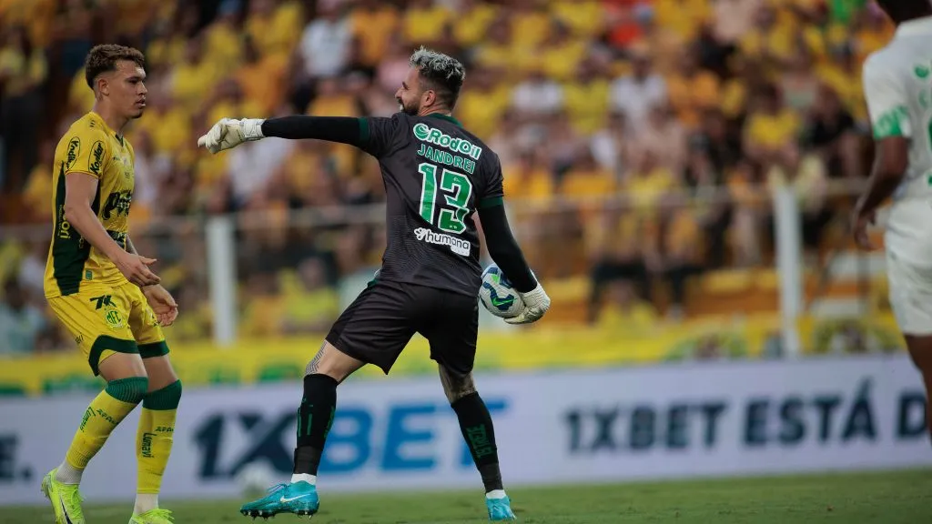 Jandrei jogador do Juventude durante partida contra o Mirassol no estadio Jose Maria de Campos Maia pelo campeonato Brasileiro A 2025. Foto: Vinicius Silva/AGIF