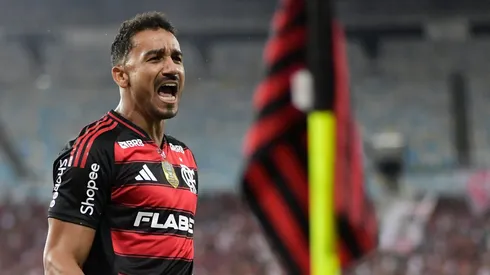 Danilo se revoltou com ato de racismo por torcedores do Estudiantes antes de jogo contra Flamengo