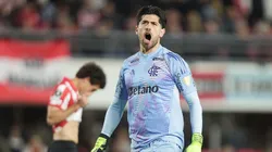 Rossi defendeu dois pênaltis contra o Estudiantes. Foto: Gilvan de Souza/Flamengo