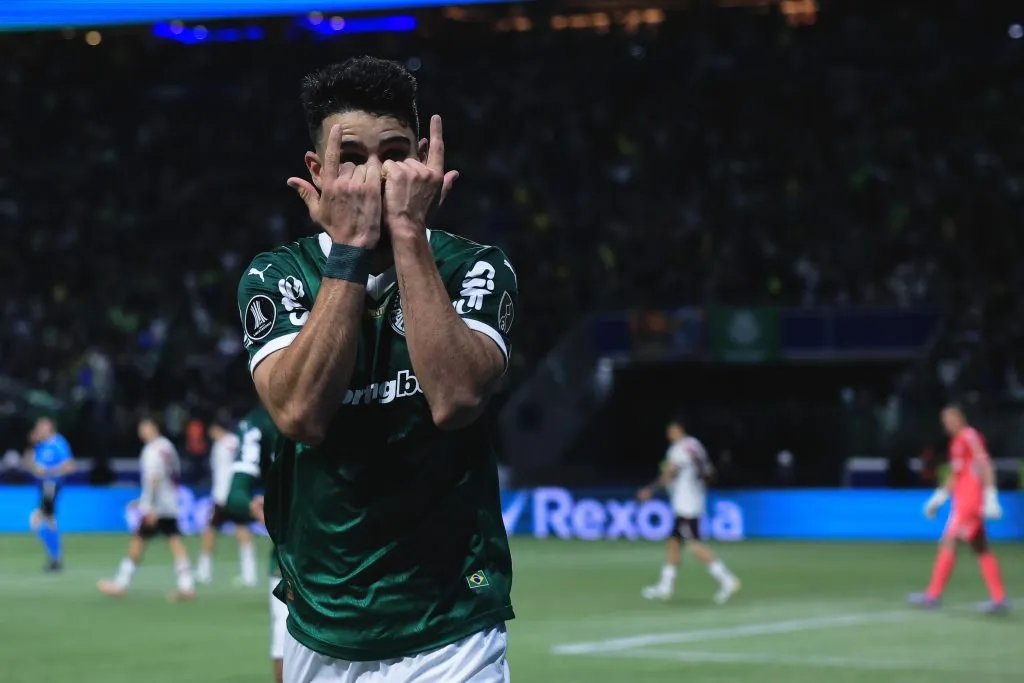 Flaco López comemora um de seus gols contra o River Plate. Foto: Ettore Chiereguini/AGIF