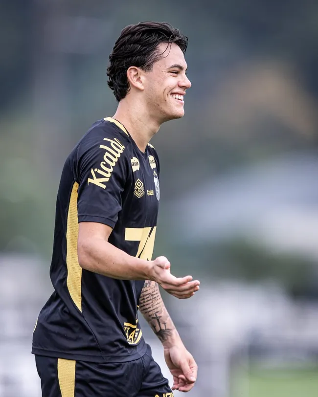 JP Chermont ainda não somou minutos no Santos sob o comando de Vojvoda – Foto: Raul Baretta/ Santos FC.