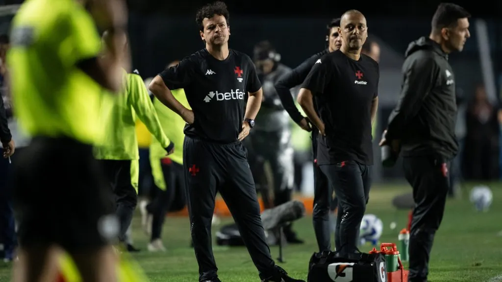 Fernando Diniz tecnico do Vasco durante partida contra o Bahia no estadio Sao Januario pelo campeonato Brasileiro A 2025. Foto: Jorge Rodrigues/AGIF