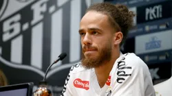 Billal Brahimi na apresentação pelo Santos