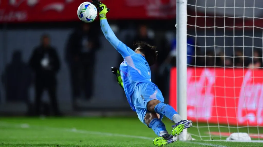 Agustin Rossi no Flamengo - Foto: Marcelo Endelli/Getty Images