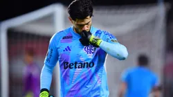 Agustin Rossi no Flamengo - Foto: Marcelo Endelli/Getty Images