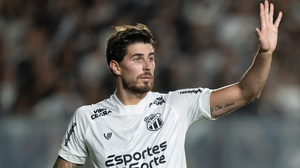 Pedro Raul jogador do Ceara durante partida contra o Vasco no estadio Sao Januario pelo campeonato Brasileiro A 2025. Foto: Jorge Rodrigues/AGIF