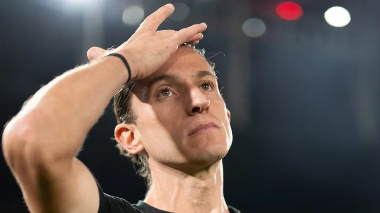 Filipe Luís durante partida no Maracanã.