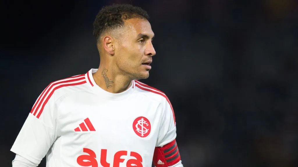 Alan Patrick em ação pelo Internacional – Foto: Anderson Romão/AGIF