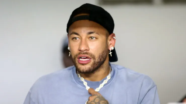 Neymar não vai jogar no clássico.