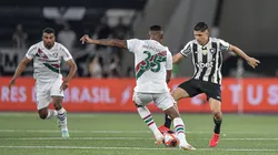 Hércules e Savarino durante Botafogo x Fluminense - Foto: Thiago Ribeiro/AGIF