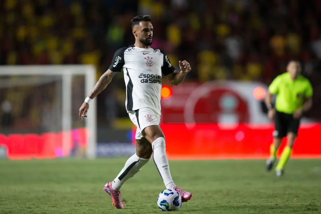 Raniele em campo pelo Corinthians. Foto: Marlon Costa/AGIF