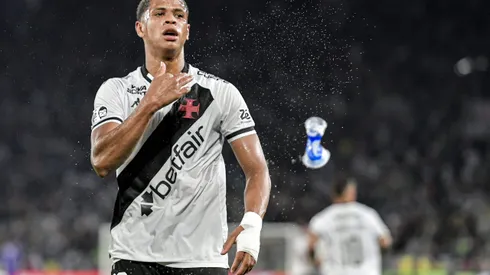 RJ - RIO DE JANEIRO - 21/09/2025 - BRASILEIRO A 2025, FLAMENGO X VASCO - Barros jogador do Vasco comemora gol durante partida contra o Flamengo no estadio Maracana pelo campeonato Brasileiro A 2025. Foto: Thiago Ribeiro/AGIF