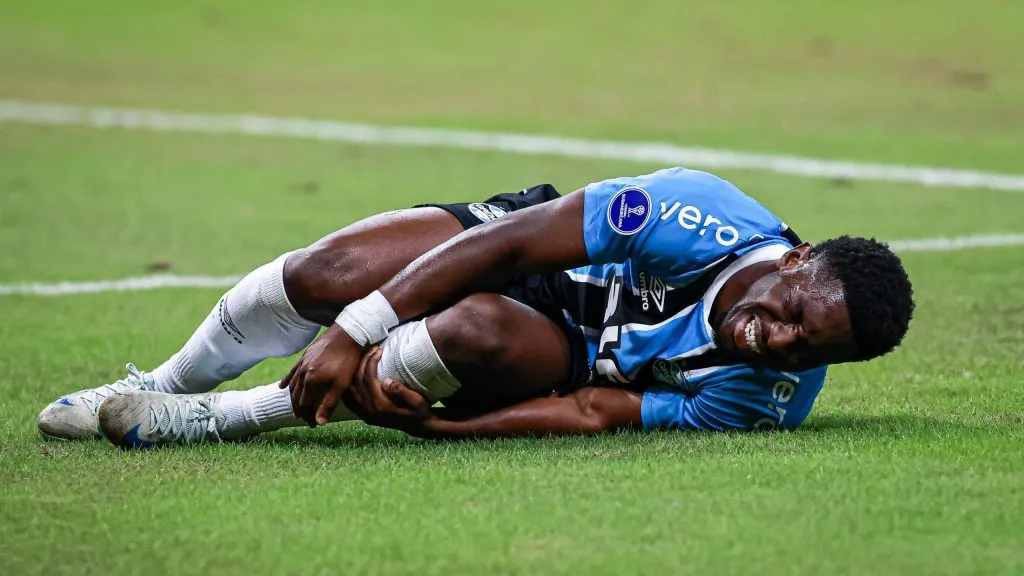 Francis Amuzu jogador do Gremio durante partida contra o Godoy Cruz no estadio Arena do Gremio pelo campeonato Copa Sul-americana 2025. Foto: Maxi Franzoi/AGIF