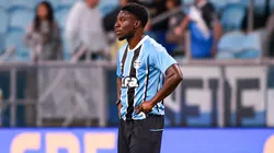 Francis Amuzu jogador do Gremio lamenta durante partida contra o Bragantino no estadio Arena do Gremio pelo campeonato Brasileiro A 2025. Foto: Maxi Franzoi/AGIF