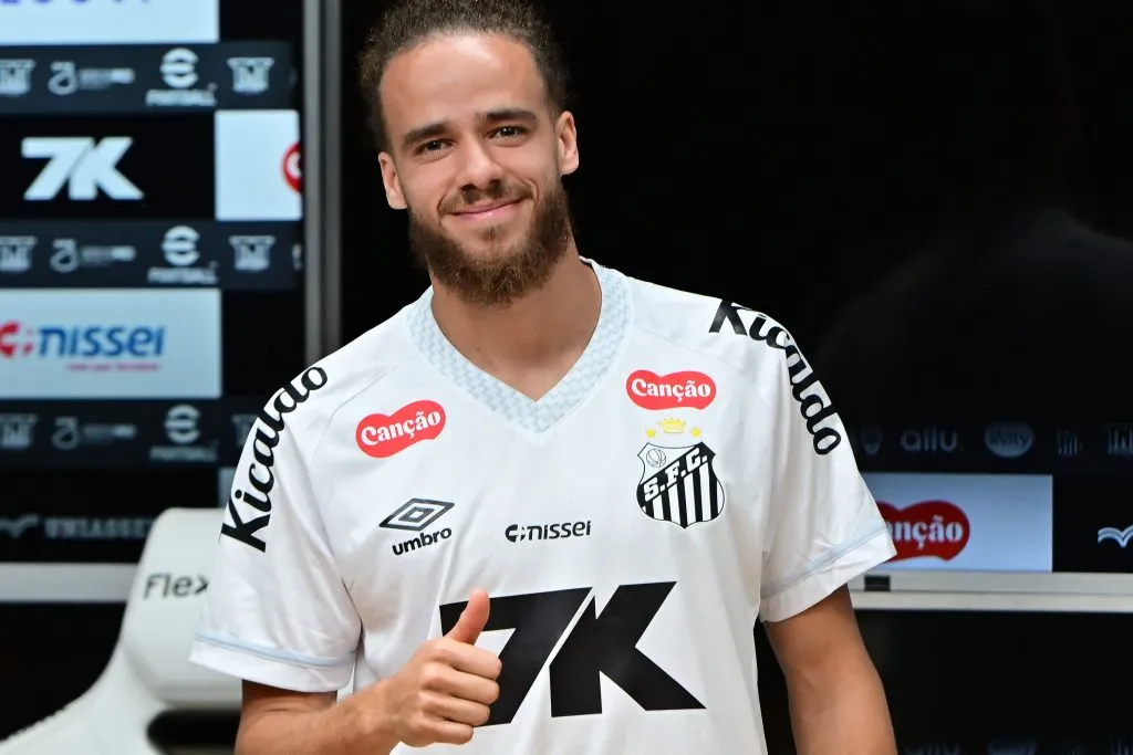 Billal Brahimi durante sua apresentação no Santos. Foto: Jota Erre/AGIF