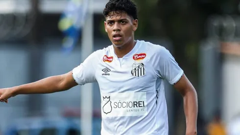 Kenay Martins durante partida pelo Santos. Foto: Reinaldo Campos/Santos FC