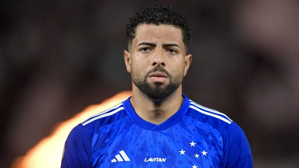 João Marcelo jogador do Cruzeiro durante partida contra o Botafogo no estadio Engenhao pelo campeonato Brasileiro A 2024. Foto: Thiago Ribeiro/AGIF