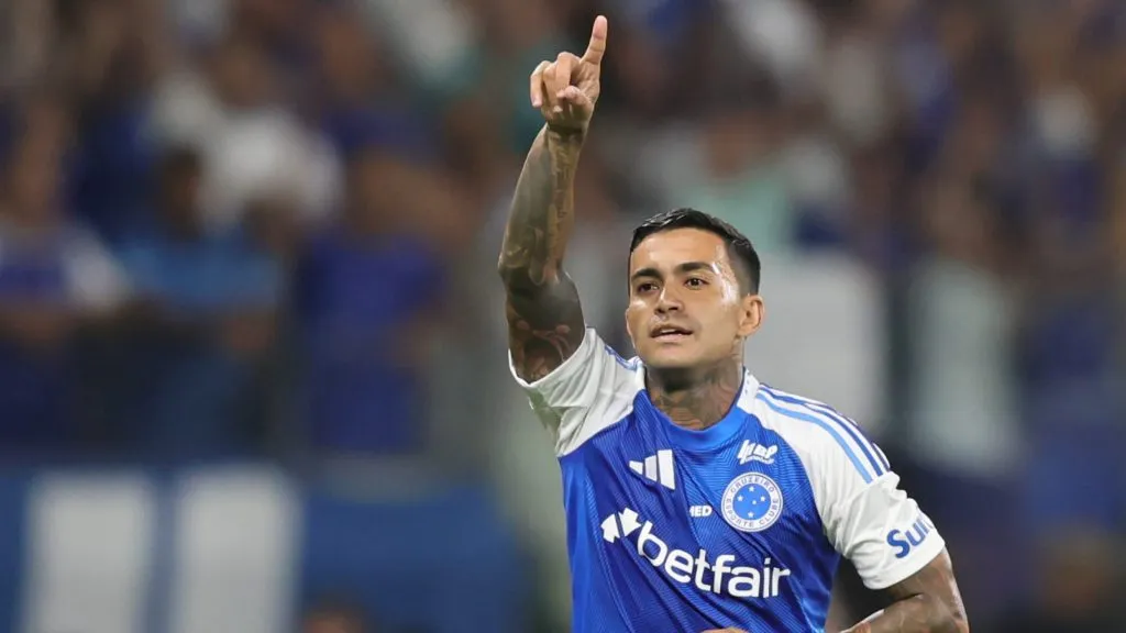 Dudu comemora seu gol durante partida contra o Mirassol no estadio Mineirao pelo campeonato Brasileiro A 2025. Foto: Gilson Lobo/AGIF