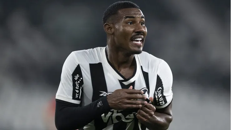 Cuiabano ataca e defende com a mesma qualidade no Botafogo