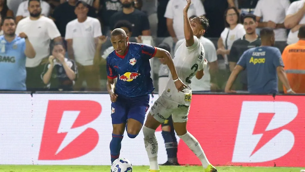 John Jhon jogador do Bragantino durante partida contra o Santos no estádio Vila Belmiro – Foto: Mauricio De Souza/AGIF