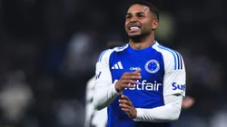 Wanderson, jogador do Cruzeiro, lamenta durante partida contra o Corinthians no estadio Arena Corinthians pelo campeonato Brasileiro A 2025. Foto: Ettore Chiereguini/AGIF