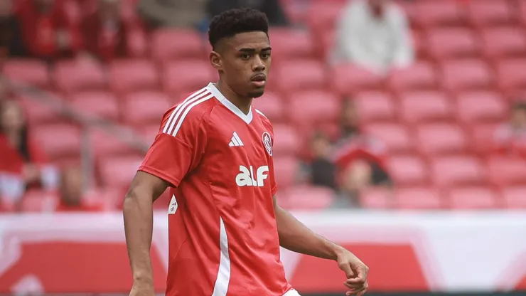 Victor Gabriel jogador do Internacional durante partida contra o Ceará - Foto: Maxi Franzoi/AGIF