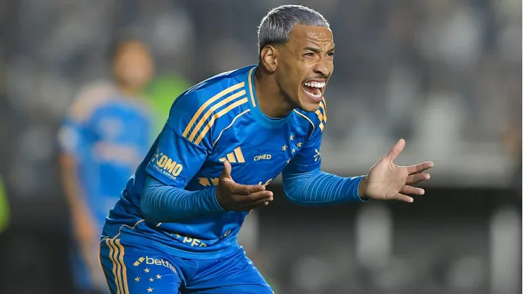 Matheus Pereira se lamenta no confronto contra o Vasco em São Januário