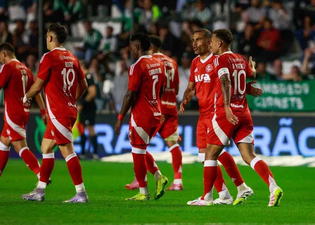 Alan Patrick comemora gol contra o Juventude. Foto: Luiz Erbes/AGIF
