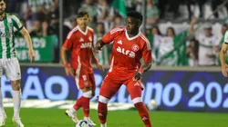 Johan Carbonero, atacante do Internacional em partida pelo campeonato brasileiro