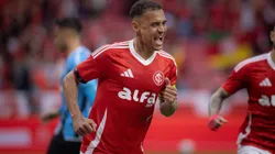 RS - PORTO ALEGRE - 21/09/2025 - BRASILEIRO A 2025, INTERNACIONAL X GREMIO - Alan Patrick jogador do Internacional comemora seu gol durante partida contra o Gremio no estadio Beira-Rio pelo campeonato Brasileiro A 2025. Foto: Maxi Franzoi/AGIF