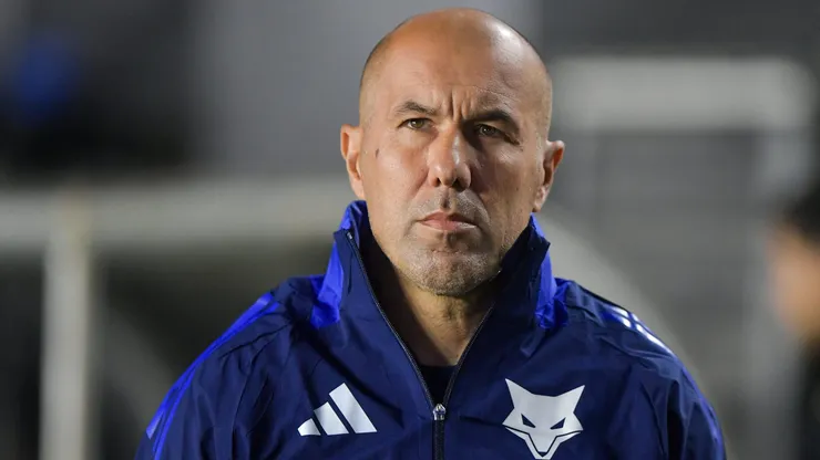 Leonardo Jardim, técnico do Cruzeiro, durante partida contra o Vasco no estadio Sao Januario pelo campeonato Brasileiro A 2025. Foto: Thiago Ribeiro/AGIF