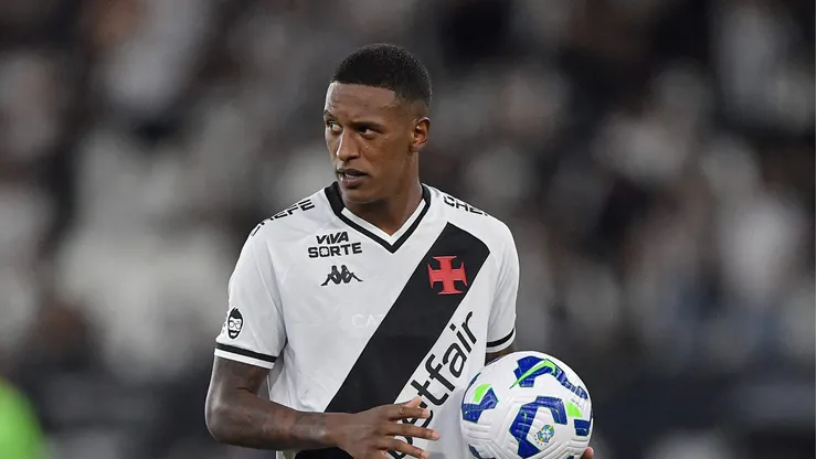 Robert Renan jogador do Vasco durante partida contra o Botafogo no estadio Engenhao pelo campeonato Copa Do Brasil 2025.