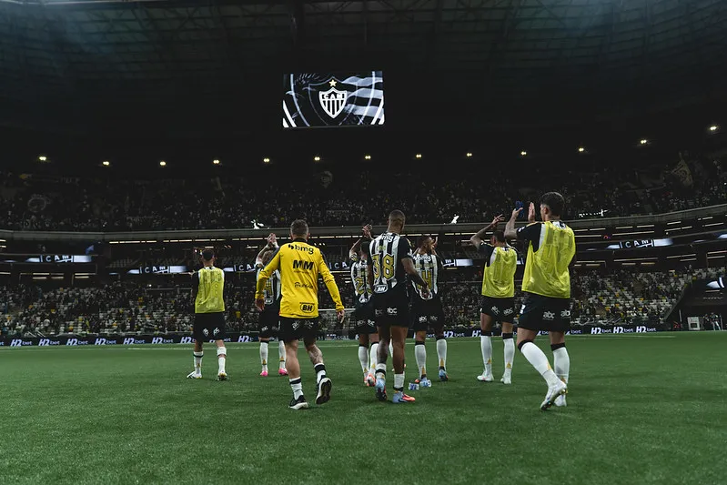 Galo comemora triunfo contra o Mirassol (Foto: Pedro Souza / Atlético)
