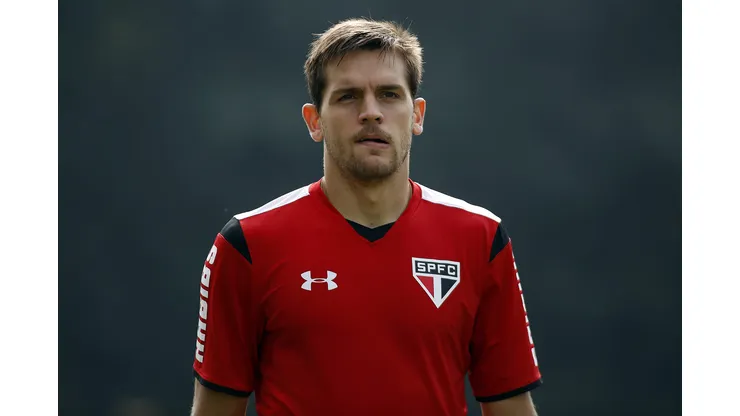Tolói pode ganhar vaga de titular no São Paulo após lesão de Ferraresi. Foto: Daniel Vorley/AGIF