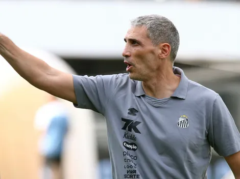 Vojvoda recebe alerta sobre problemas defensivos do Santos: "Vai ter que trabalhar muito"