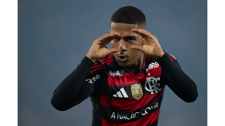 Corinthians recebe Flamengo e terá Samuel Lino, torcedor declarado do Timão, em busca de provação no rival. Foto: Jorge Rodrigues/AGIF