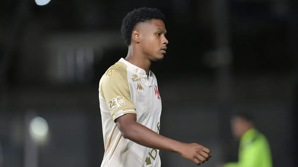 Matheus França, atacante do Cruz-Maltino. Foto: Thiago Ribeiro/AGIF.