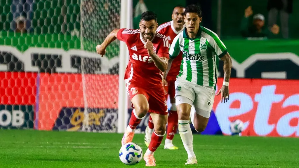 Bruno Henrique jogador do Internacional durante partida contra o Juventude no estadio Alfredo Jaconi pelo campeonato Brasileiro A 2025. Foto: Luiz Erbes/AGIF