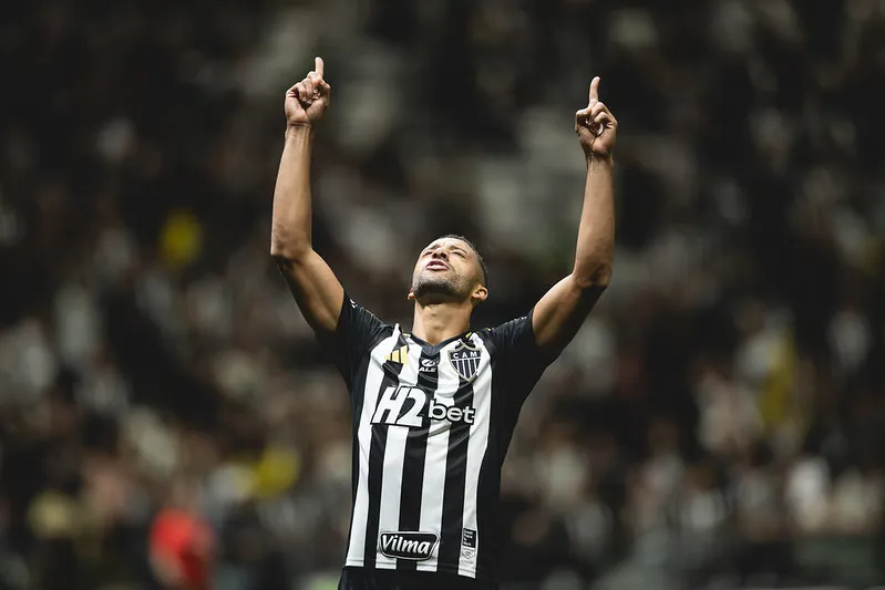 Zagueiro ganhou espaço como titular neste final de semana (Foto: Pedro Souza / Atlético)