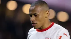 Jhon Jhon jogador do Bragantino lamenta derrota ao final da partida contra o Botafogo no estadio Cicero De Souza Marques pelo campeonato Copa Do Brasil 2025. Foto: Joisel Amaral/AGIF