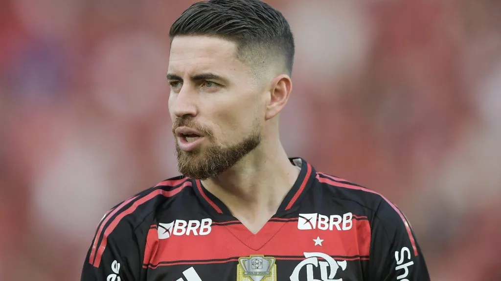 Jorginho durante partida. Foto: Thiago Ribeiro/AGIF