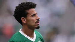 Lucas Evangelista, volante do Palmeiras sentiu dores musculares e pediu substituição logo no início do primeiro tempo contra o Bahia