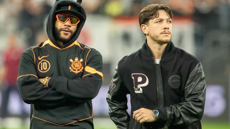 Memphis Depay e Rodrigo Garro, desfalques do Corinthians presentes na Neo Química. Foto: Joisel Amaral/AGIF
